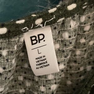 army green and white polka dot top! with synching down the middle with a bow!